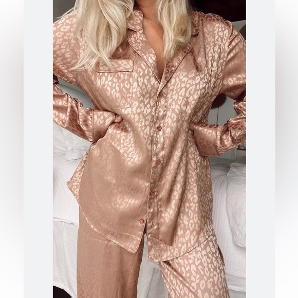 Show Me Your MuMu Gold/Tan Silk Cheetah PJ Set - Picture 2 of 10